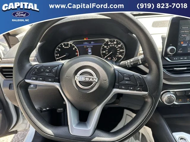 Used 2025 White Nissan 2.5 SV image 24