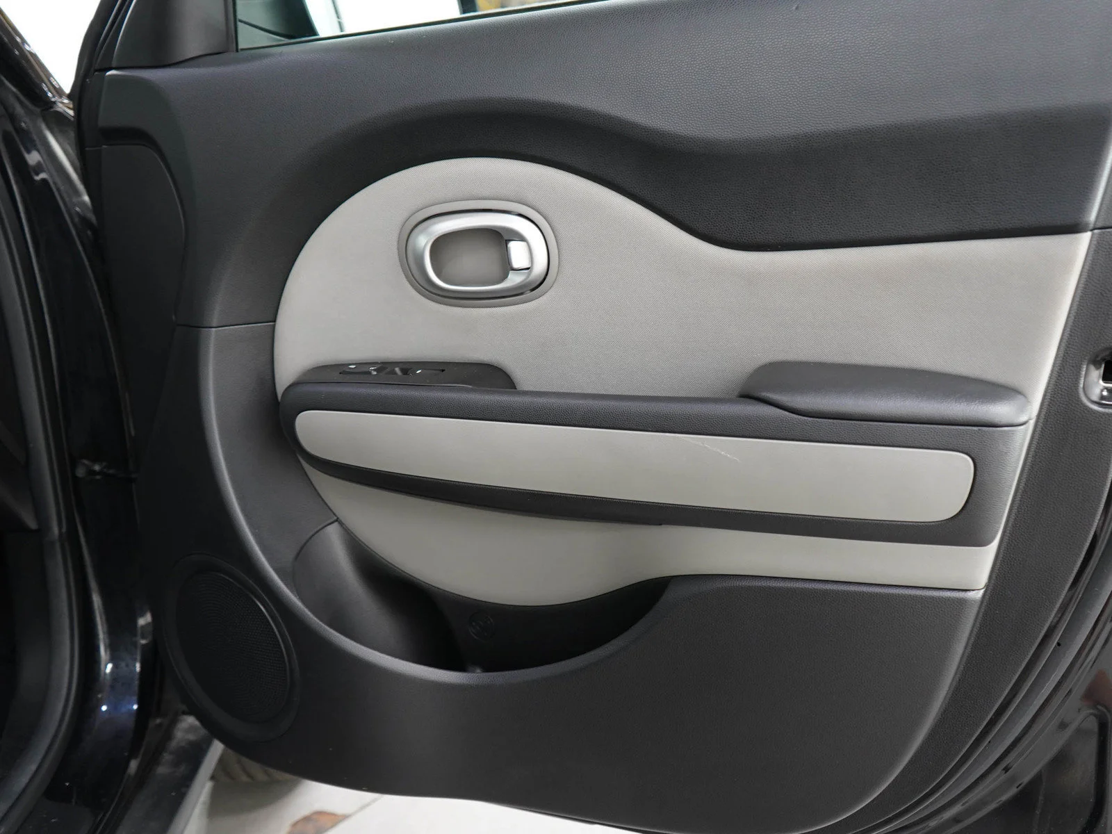 Used 2015 Shadow Black Kia  image 9
