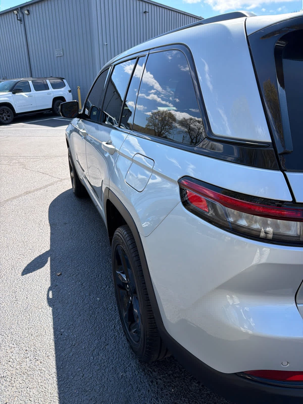 Used 2023 Silver Zynith Jeep Limited image 14