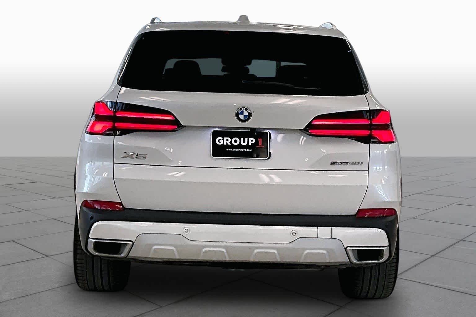Used 2024 Mineral White Metallic BMW sDrive40i image 4