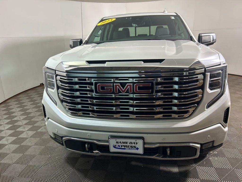 Used 2023 White Frost GMC Denali image 17