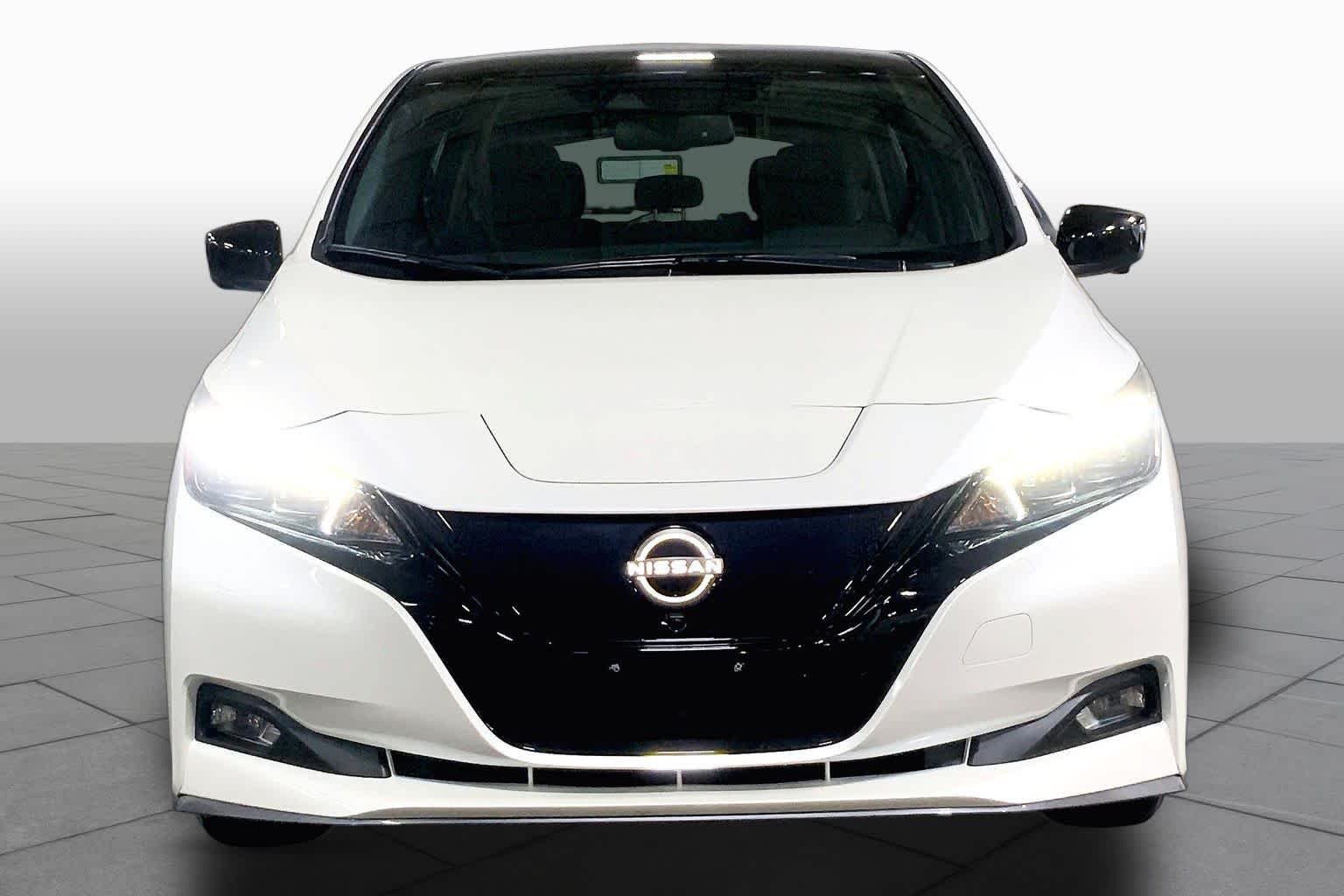 Used 2024 Super Black/Pearl White Nissan SV PLUS image 3