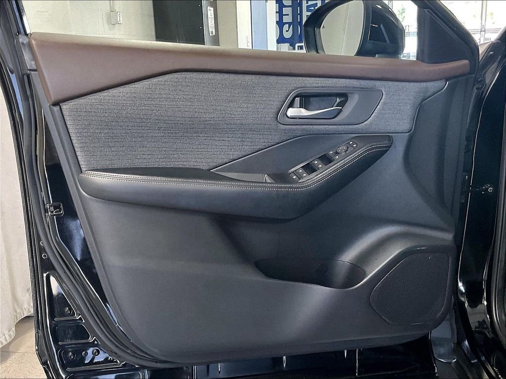 Used 2023 Black Nissan SV image 9