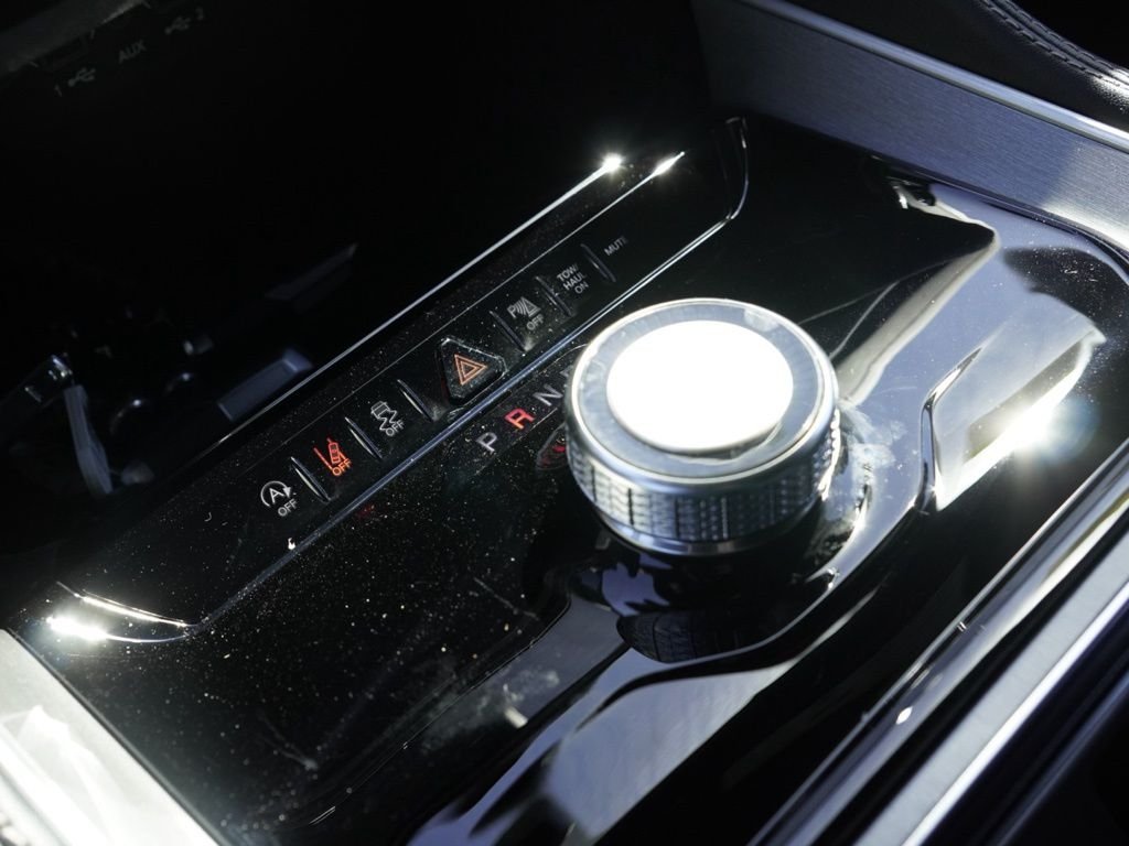 New 2026 Bright White Clear-Coat Exterior Paint Jeep  image 17