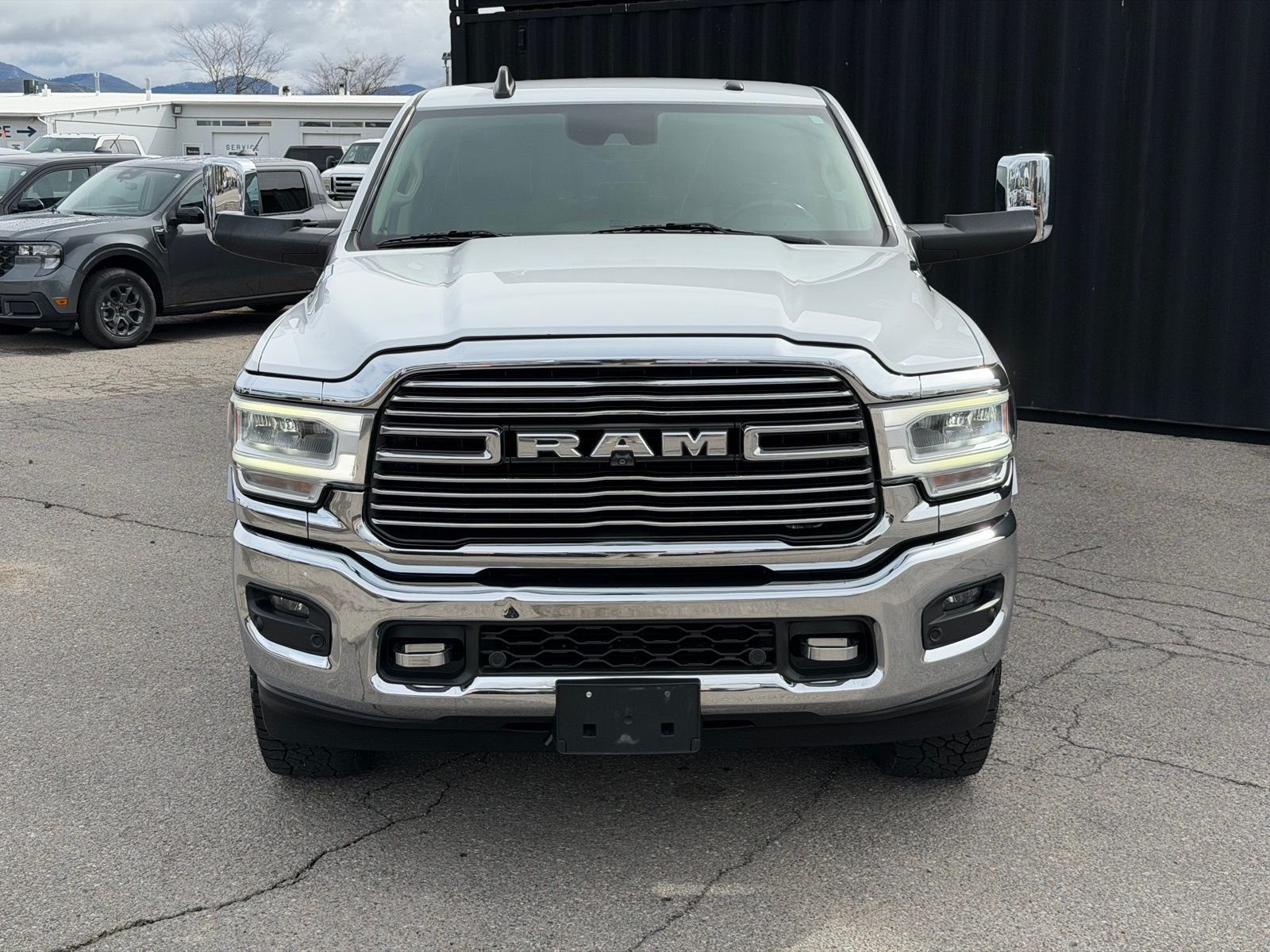 View vehicle photo 3