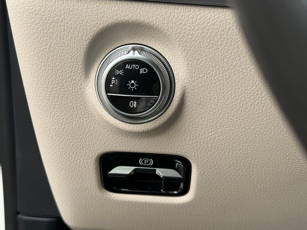 Used 2024  Mercedes-Benz C 300 image 17