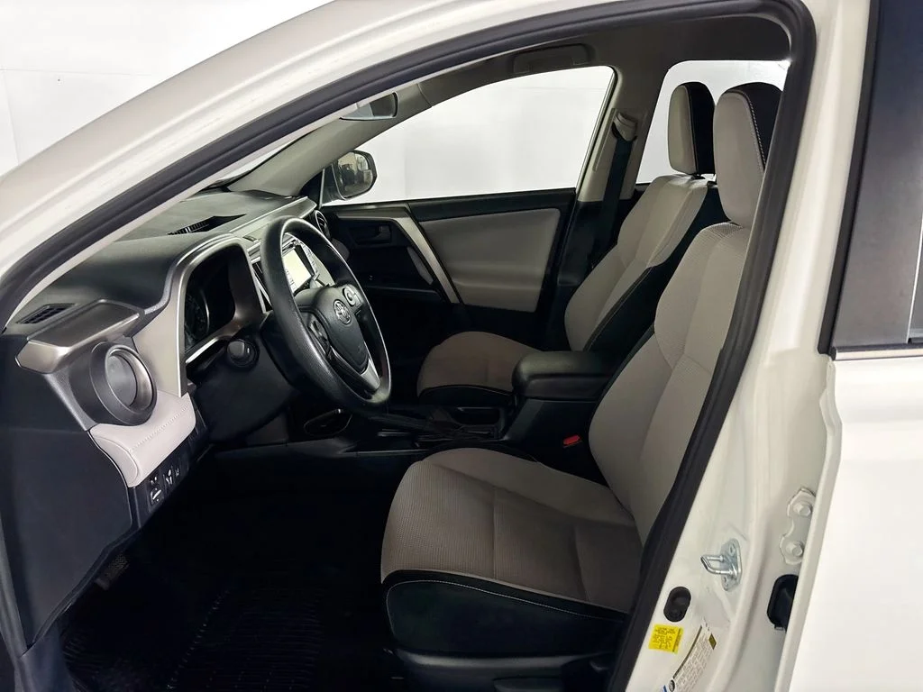 Used 2018 White Toyota LE image 11