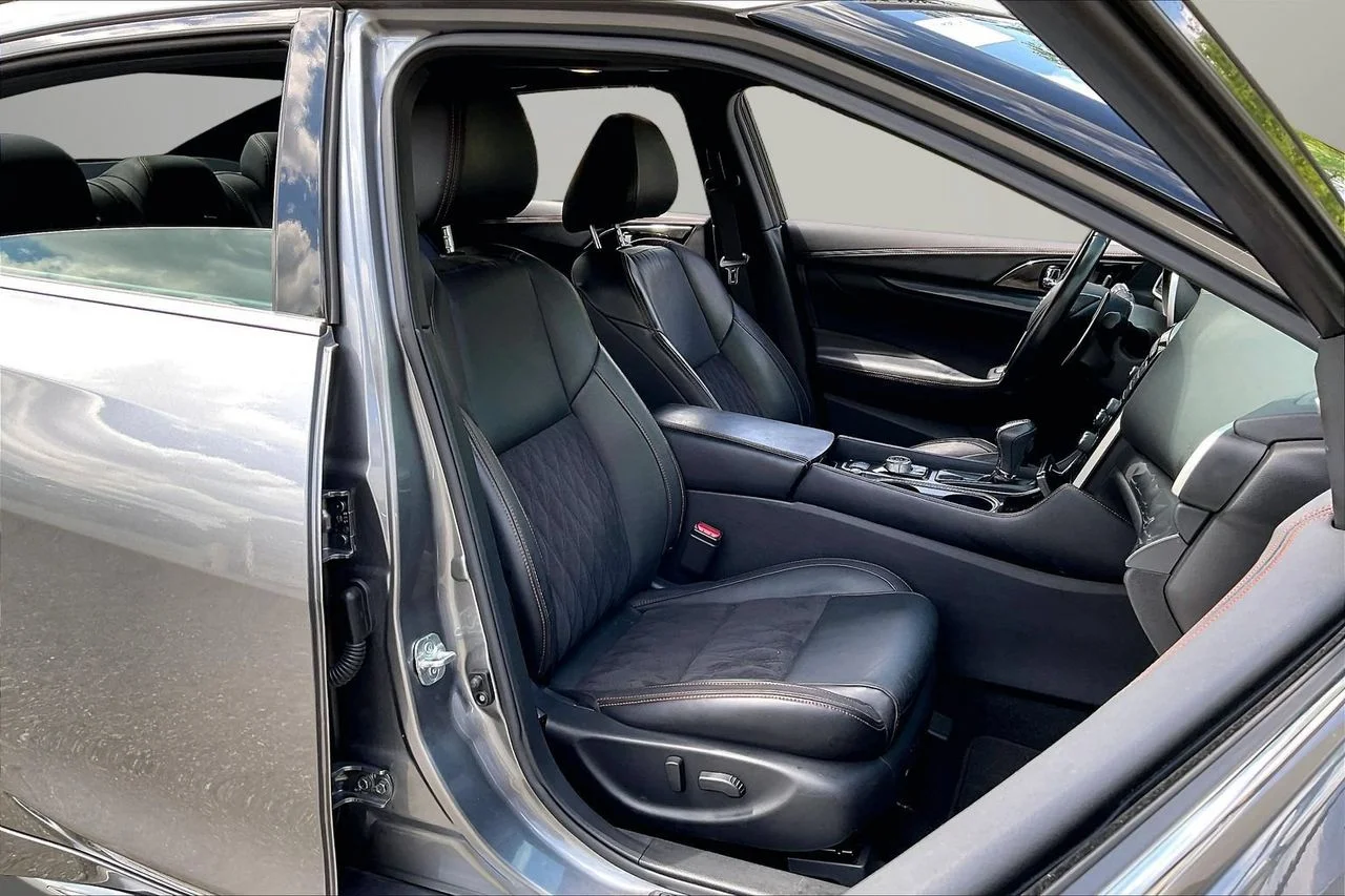 Certified Used 2021 Gray Nissan SR image 24