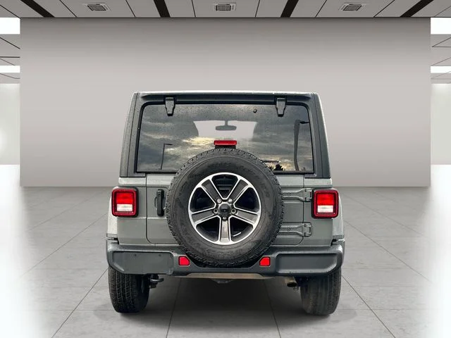 Used 2023 Gray Jeep Sahara image 4