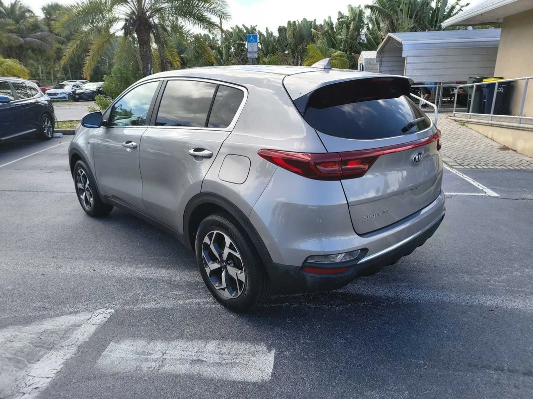 Used 2022  Kia LX image 3