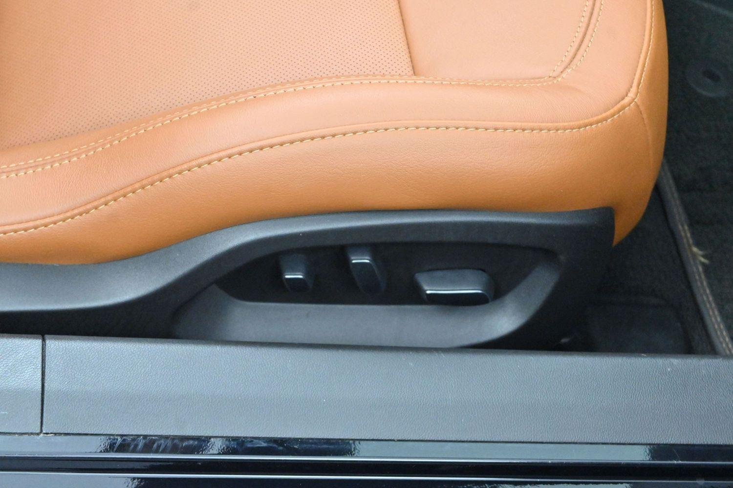 Used 2019 BLACK Chevrolet Grand Sport 2LT image 29