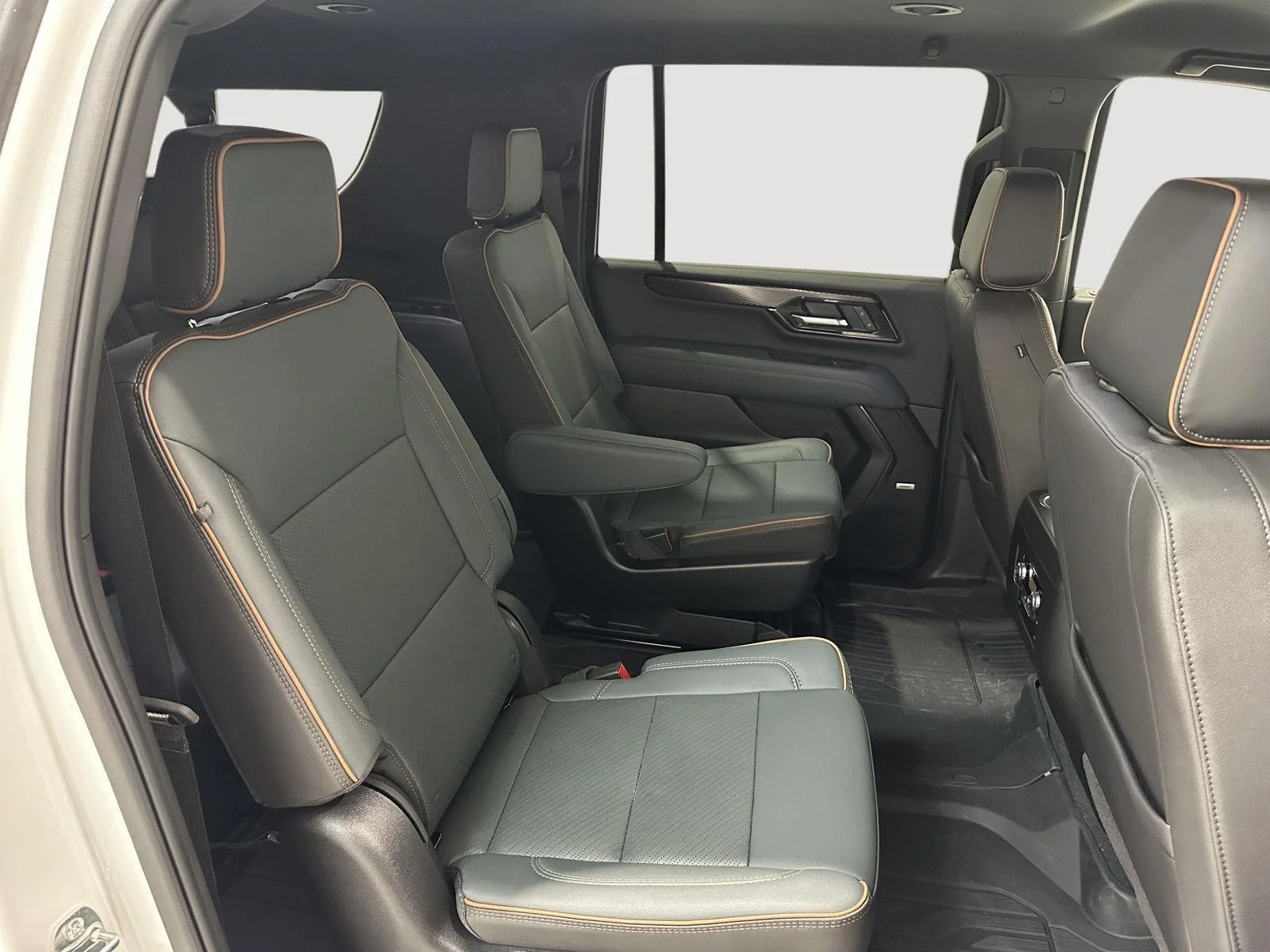 Used 2026 Summit White GMC AT4 image 26