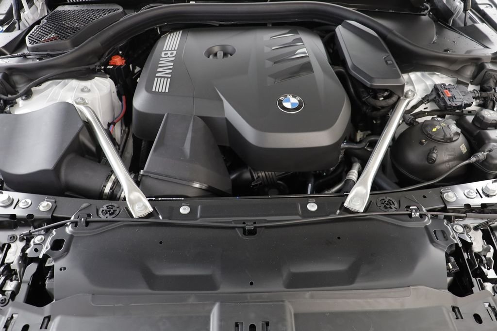 New 2026 Mineral White Metallic BMW 530i xDrive image 24