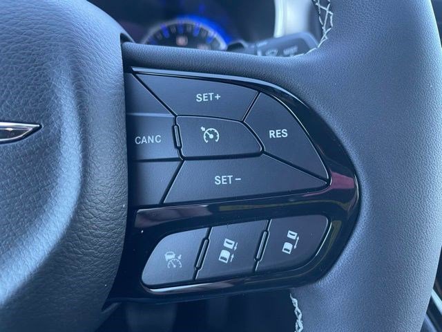 New 2026 Diamond Black Crystal Pearlcoat Chrysler Select image 13