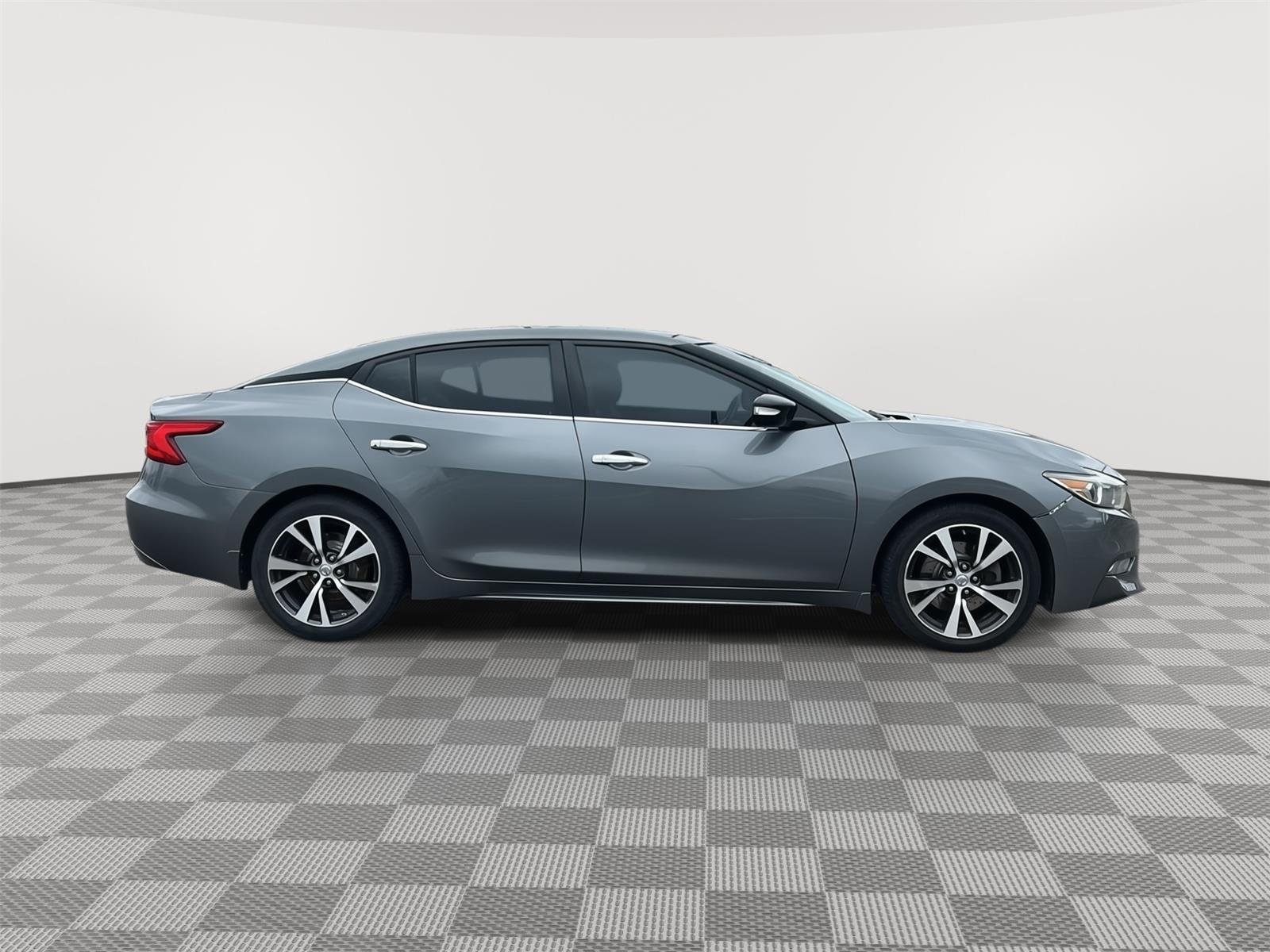 Used 2017 Nissan Maxima SL with VIN 1N4AA6AP5HC370490 for sale in Kansas City