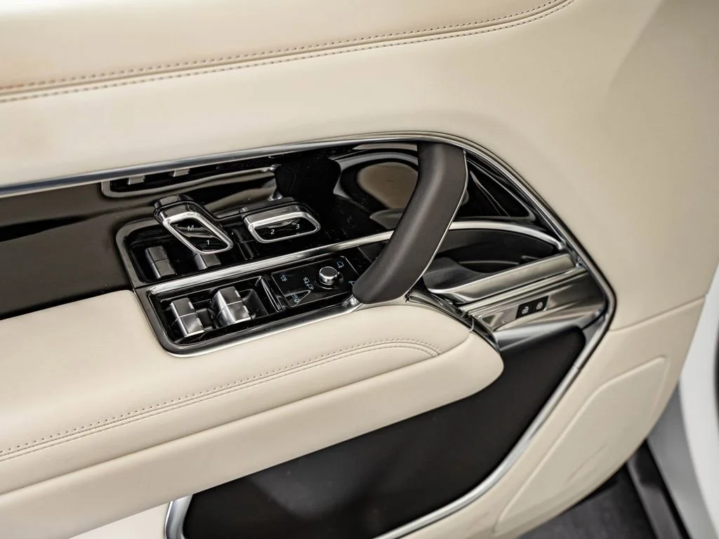 New 2026 Icy White Satin Land Rover SE image 17