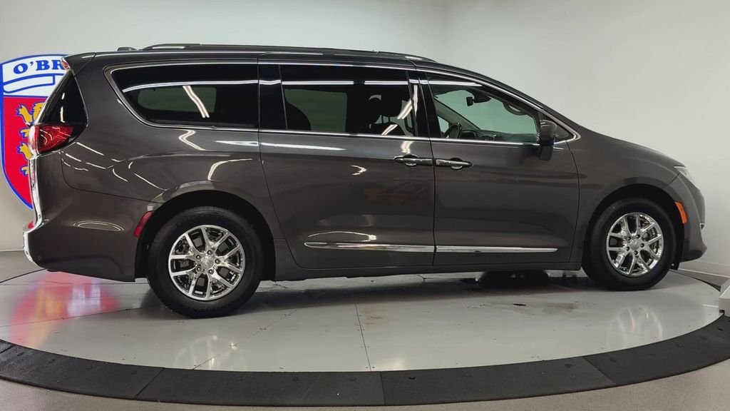 Used 2020 Crystal Metallic Chrysler Touring L image 4