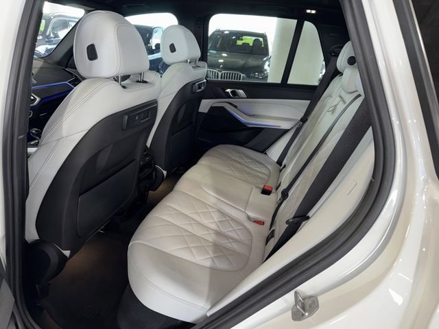 Used 2023 White Metallic BMW sDrive40i image 20