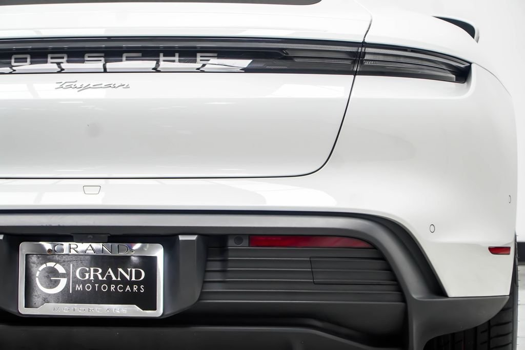Used 2024 White Porsche Base image 18