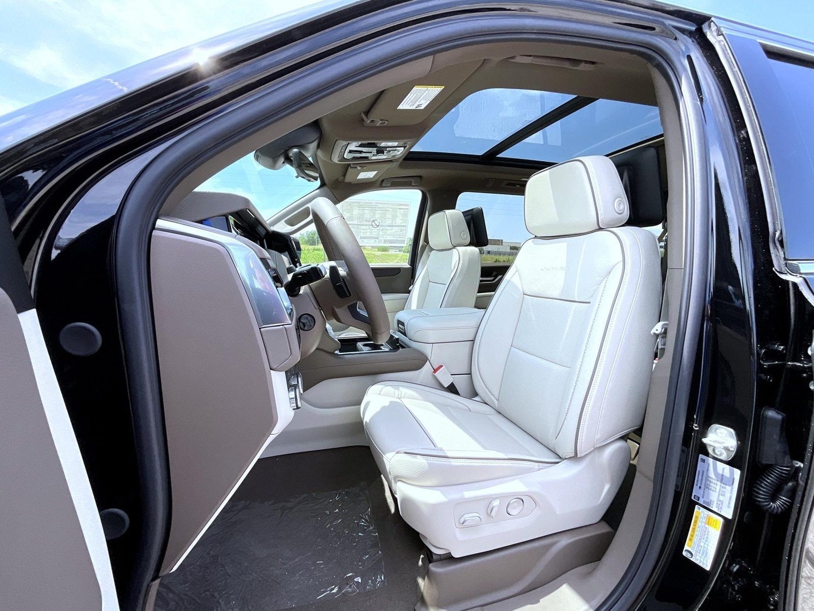 2026 GMC Yukon XL Denali - Photo 10