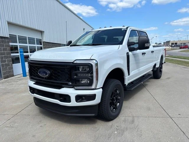 New 2026 Oxford White Ford F-350® XL image 2