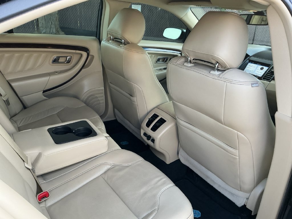 Used 2016 Black Ford Limited image 32