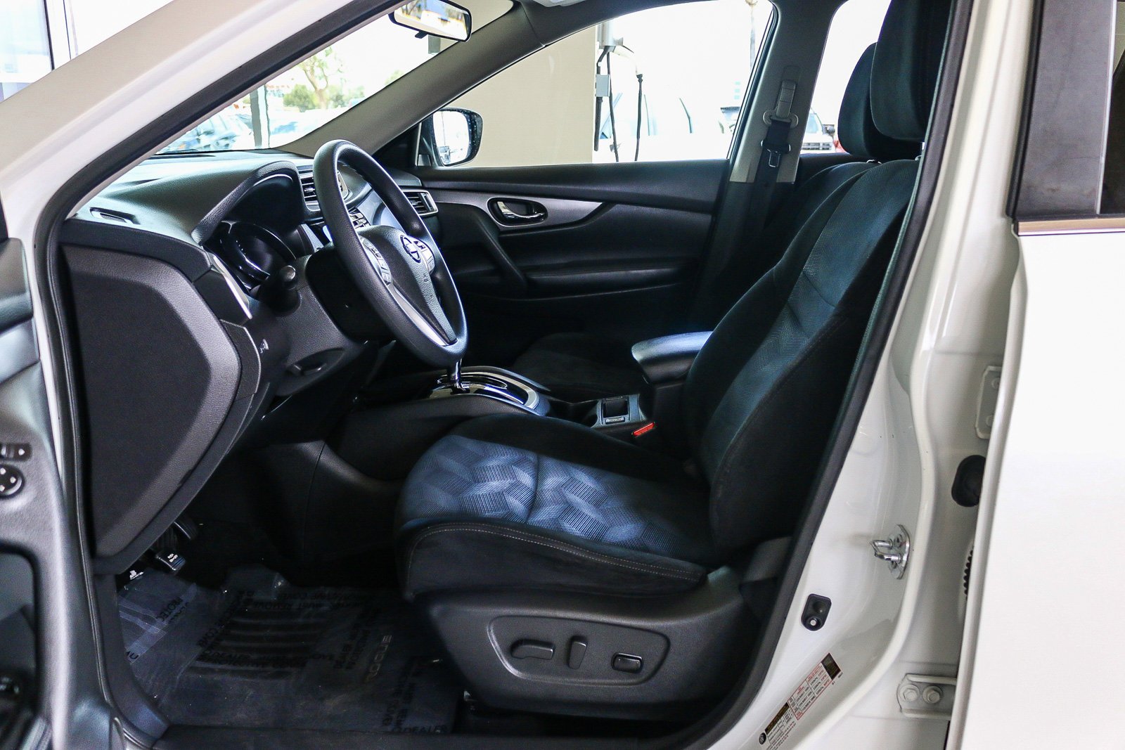 2016 Nissan Rogue SV - Photo 20