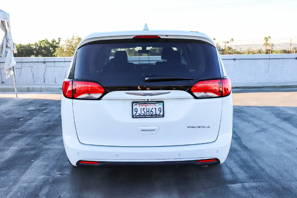 Used 2020 White Chrysler Touring image 7