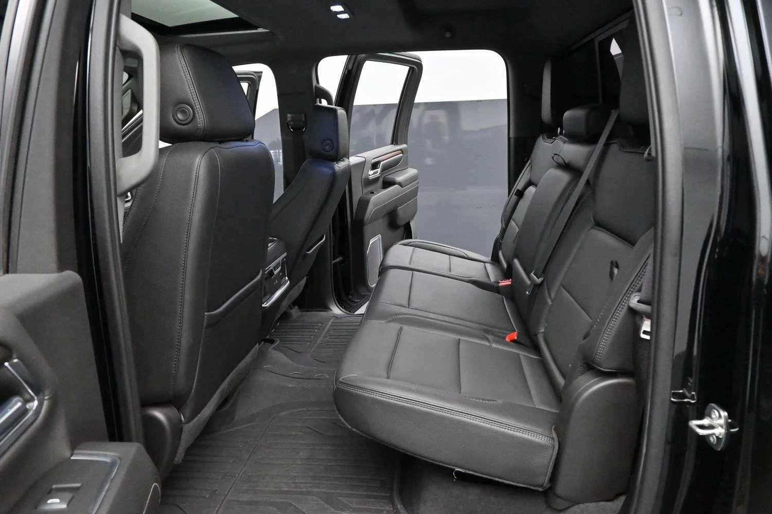 Used 2024 Onyx Black GMC Denali image 30