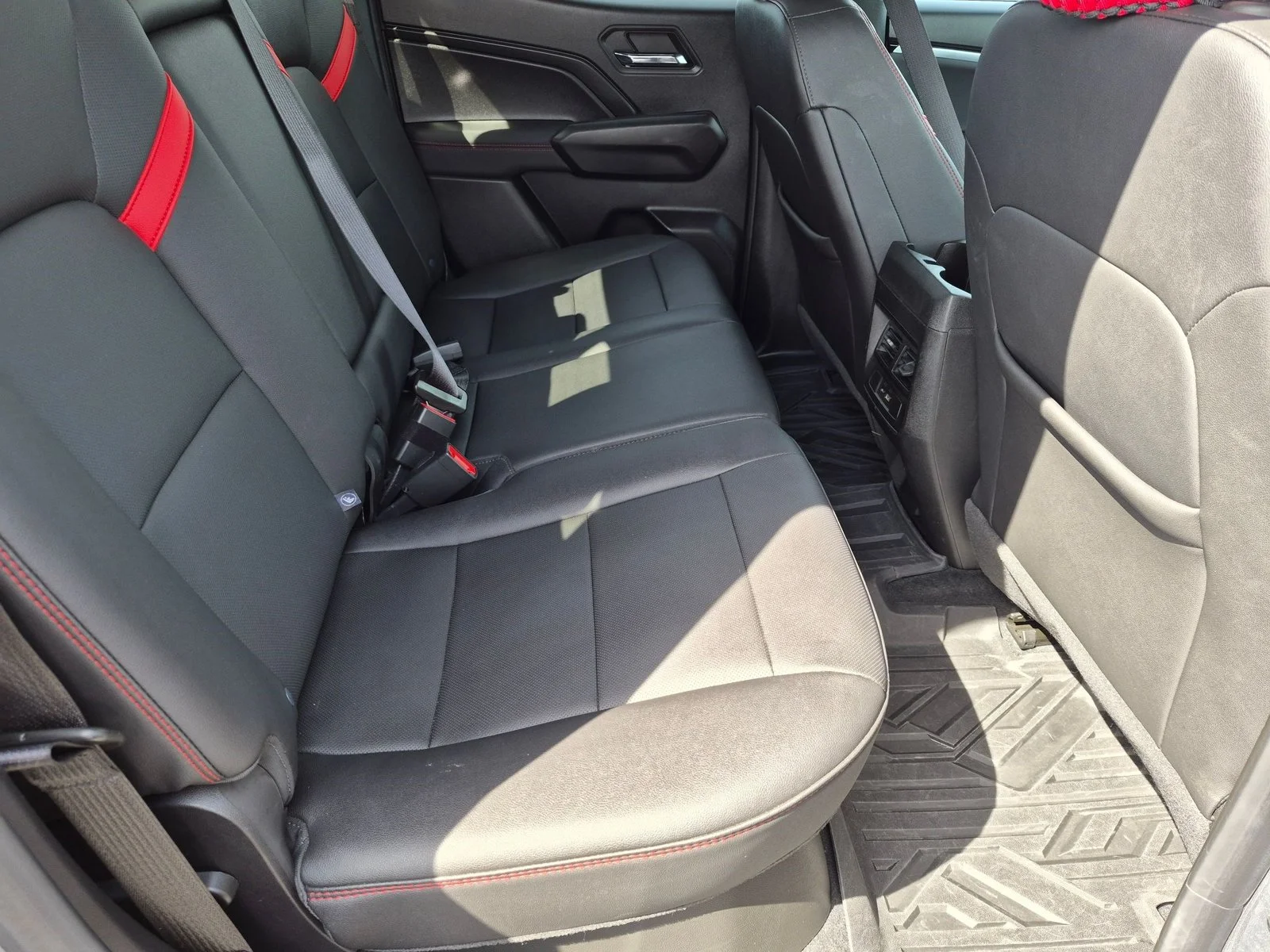 Used 2023 Sterling Gray Metallic Chevrolet 4WD Z71 image 18