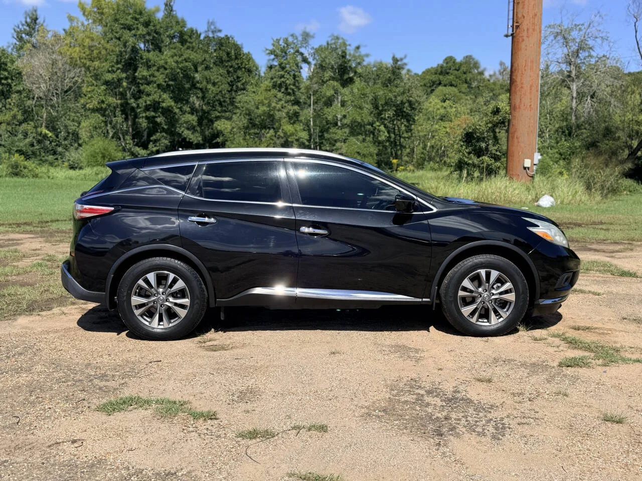 Used 2016 Black Nissan SL 4dr SUV image 7