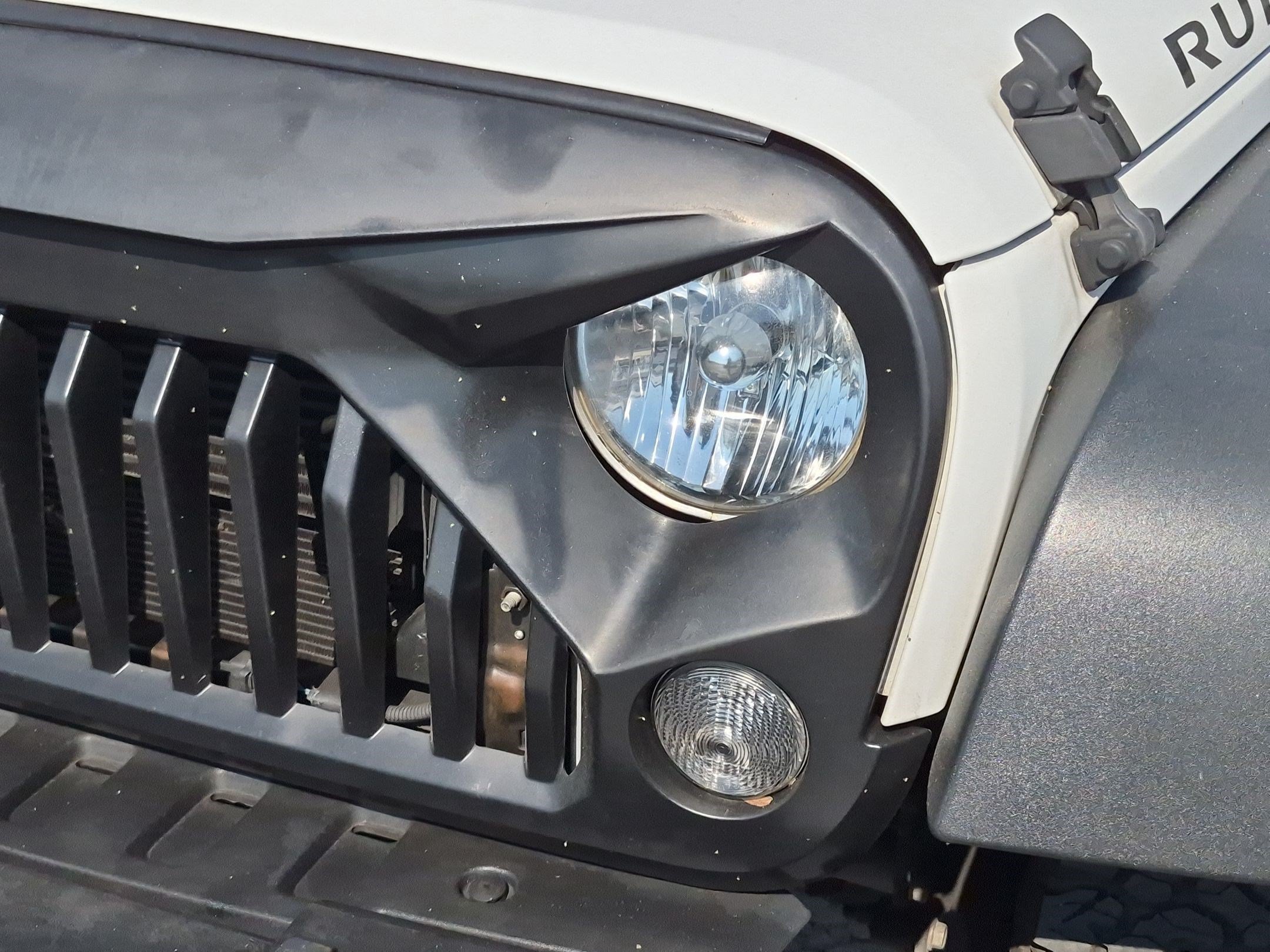 Used 2016 Bright White Clearcoat Jeep Rubicon image 10
