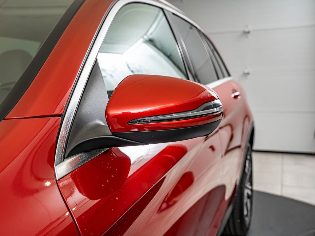 Used 2022 Manufaktur Cardinal Red Metallic Mercedes-Benz GLC 300 image 9