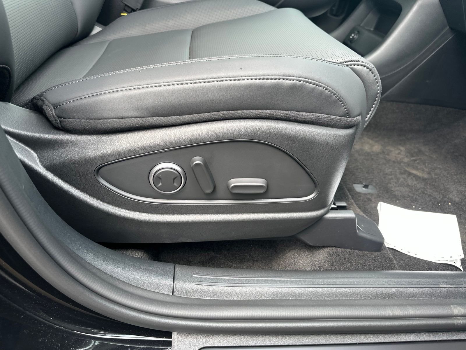 New 2026 Black Hyundai SEL Premium AWD image 43