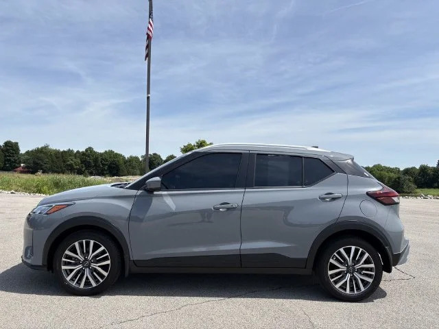 Used 2024 Gray Nissan SV image 17