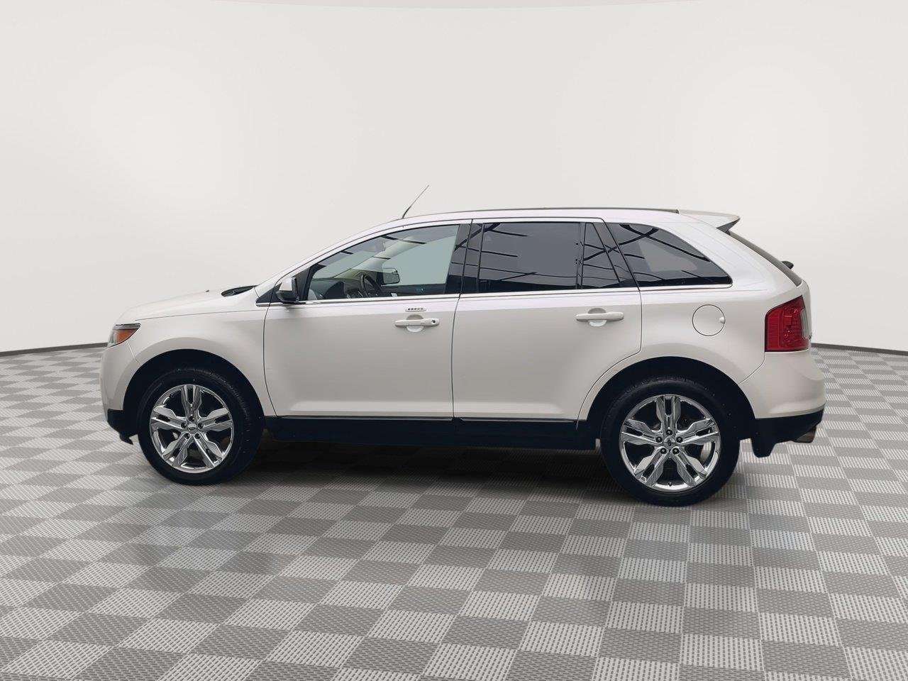 Used 2014 White Platinum Metallic Tri-Coat Ford Limited image 40