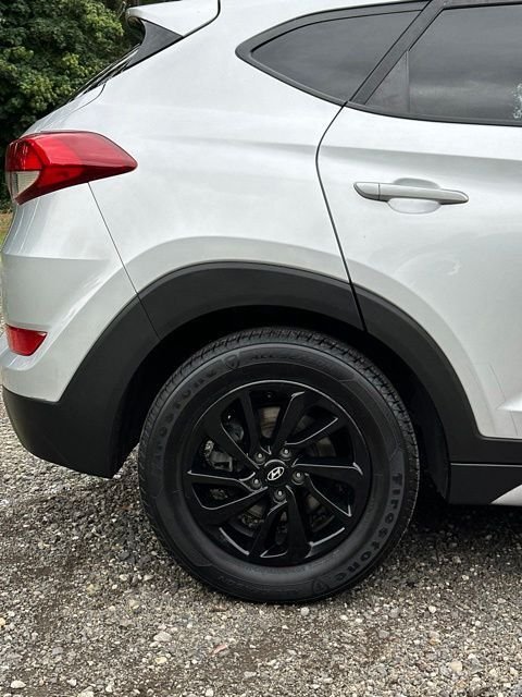 Used 2018 Molten Silver Hyundai SEL image 11