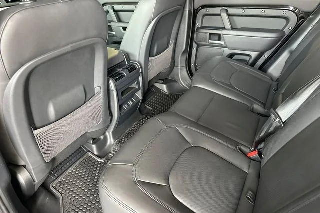 New 2026 Santorini Black Land Rover X-Dynamic SE image 11