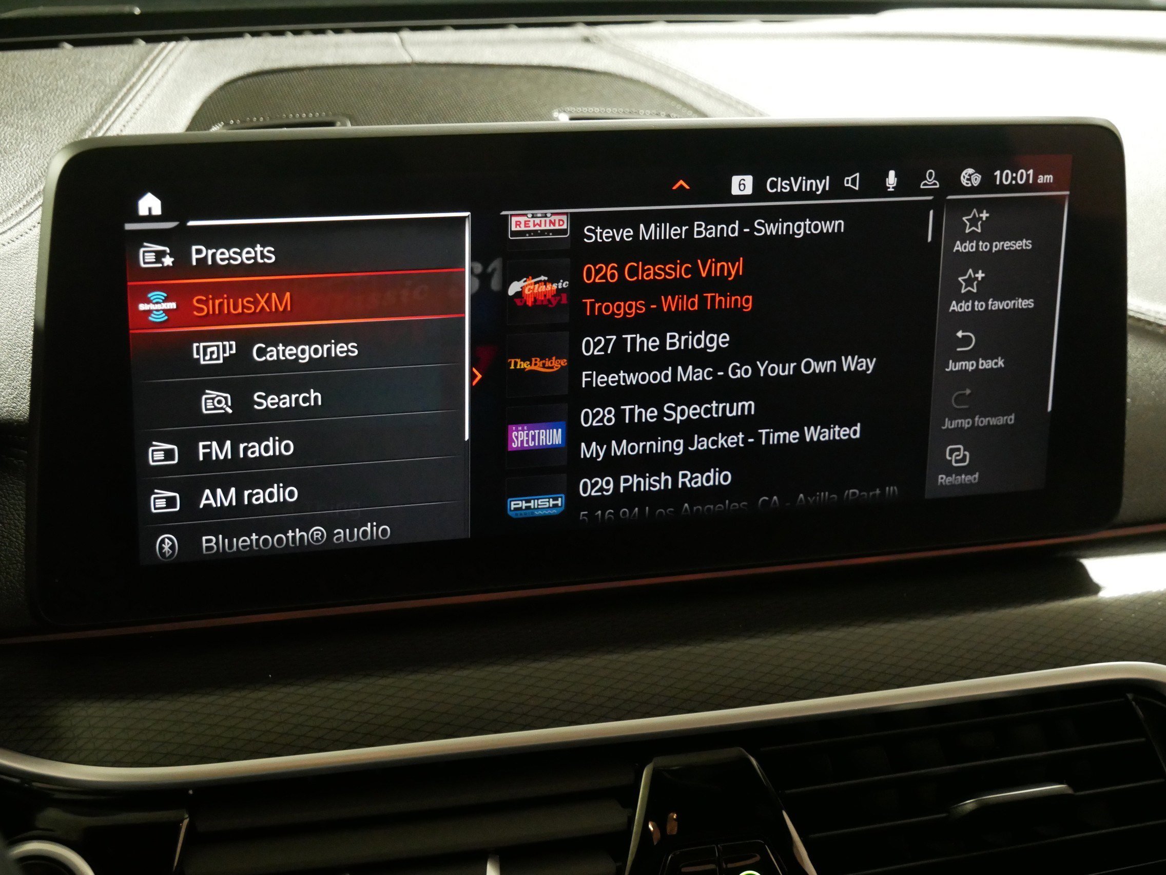 2022 BMW 5 Series M550i - Photo 22