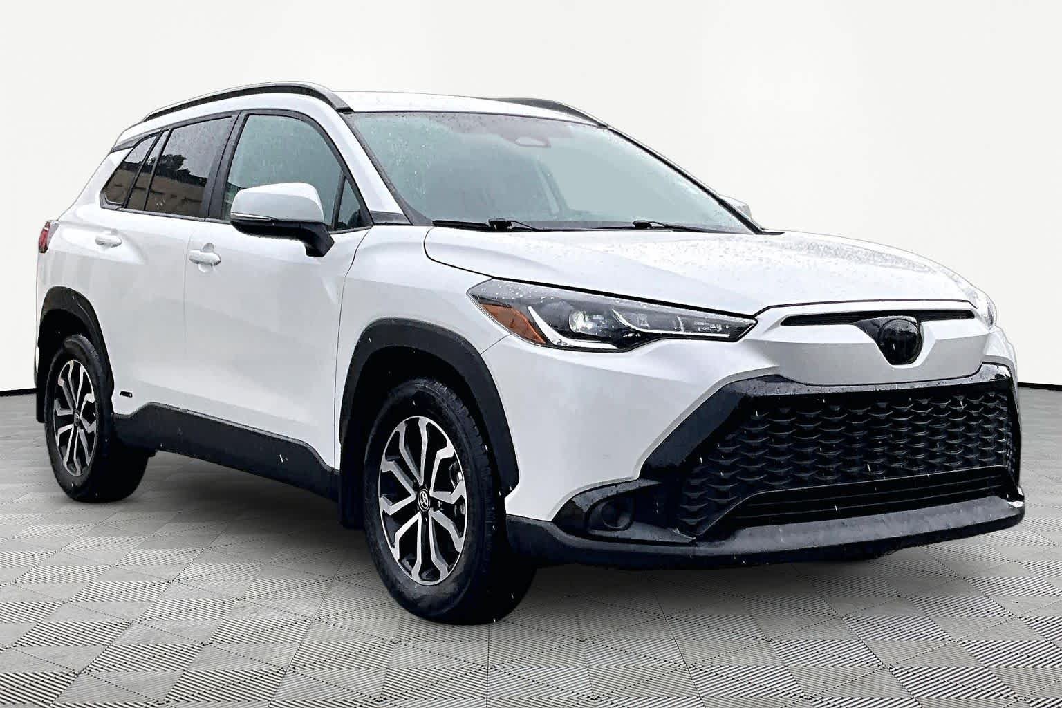 Used 2024 Wind Chill Pearl Toyota Hybrid SE image 3