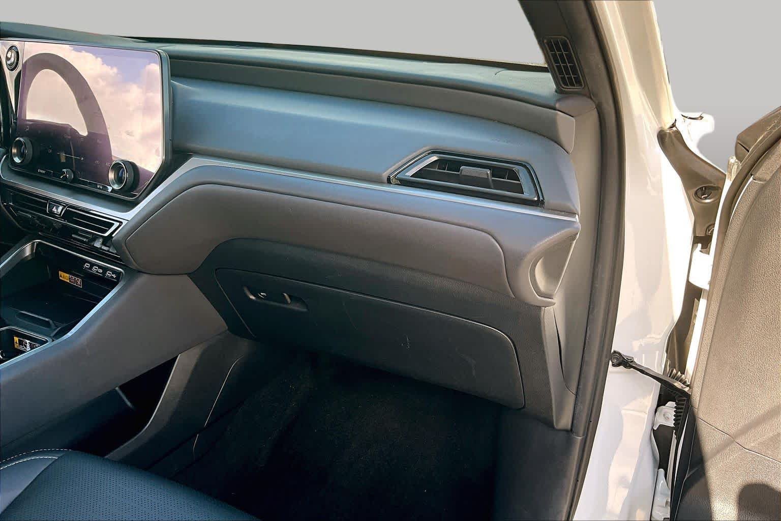 Used 2024 Wind Chill Pearl Lexus  image 18