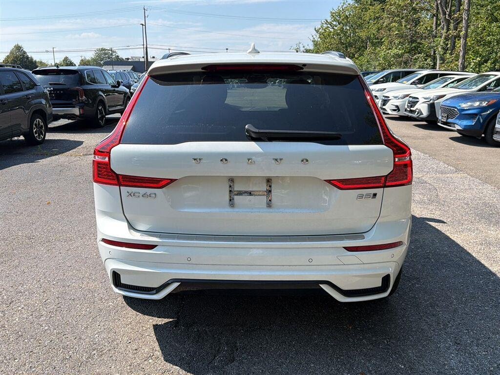 Used 2025 Crystal White Metallic Volvo Core image 9