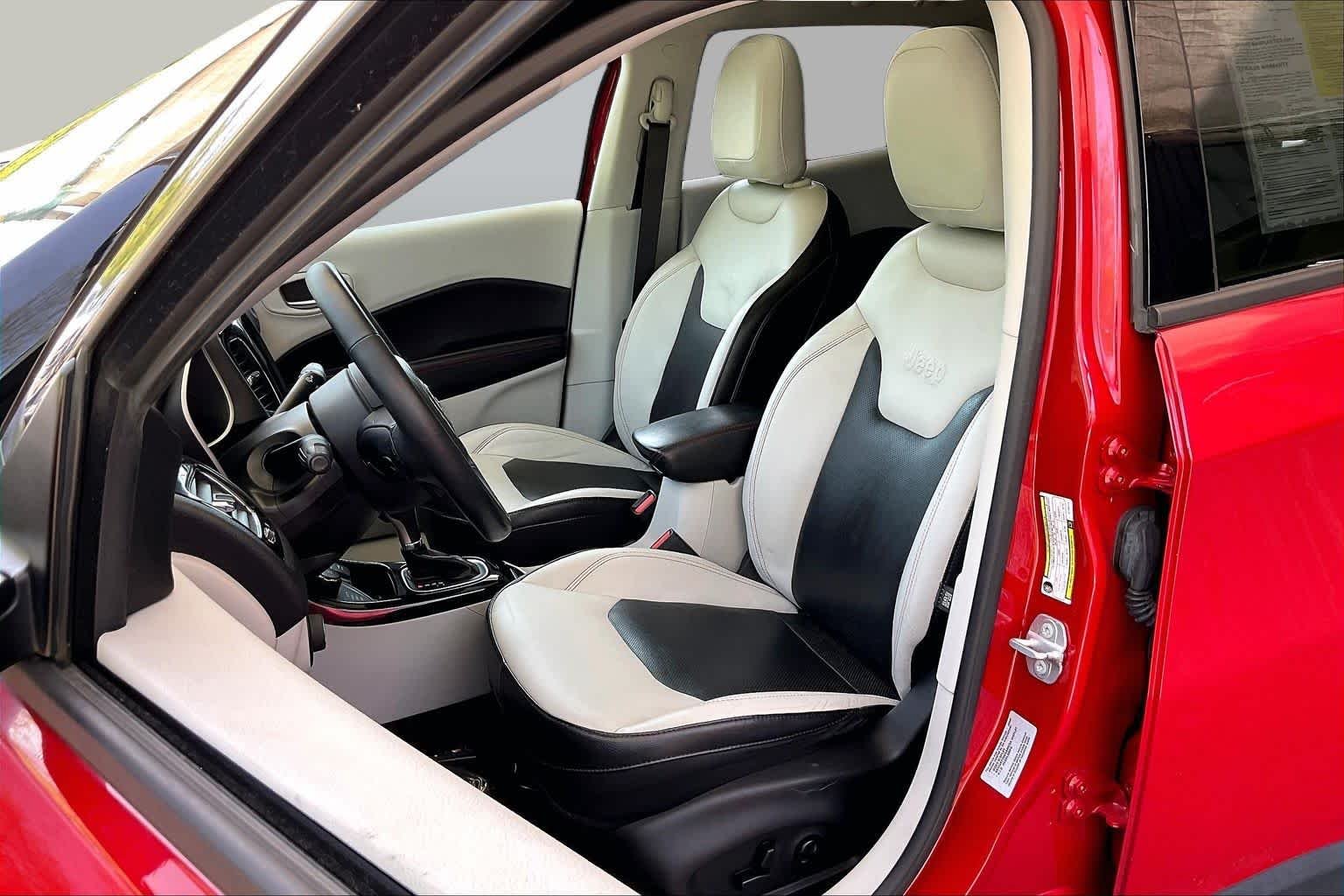 Used 2018 Redline Pearlcoat Jeep Limited image 8