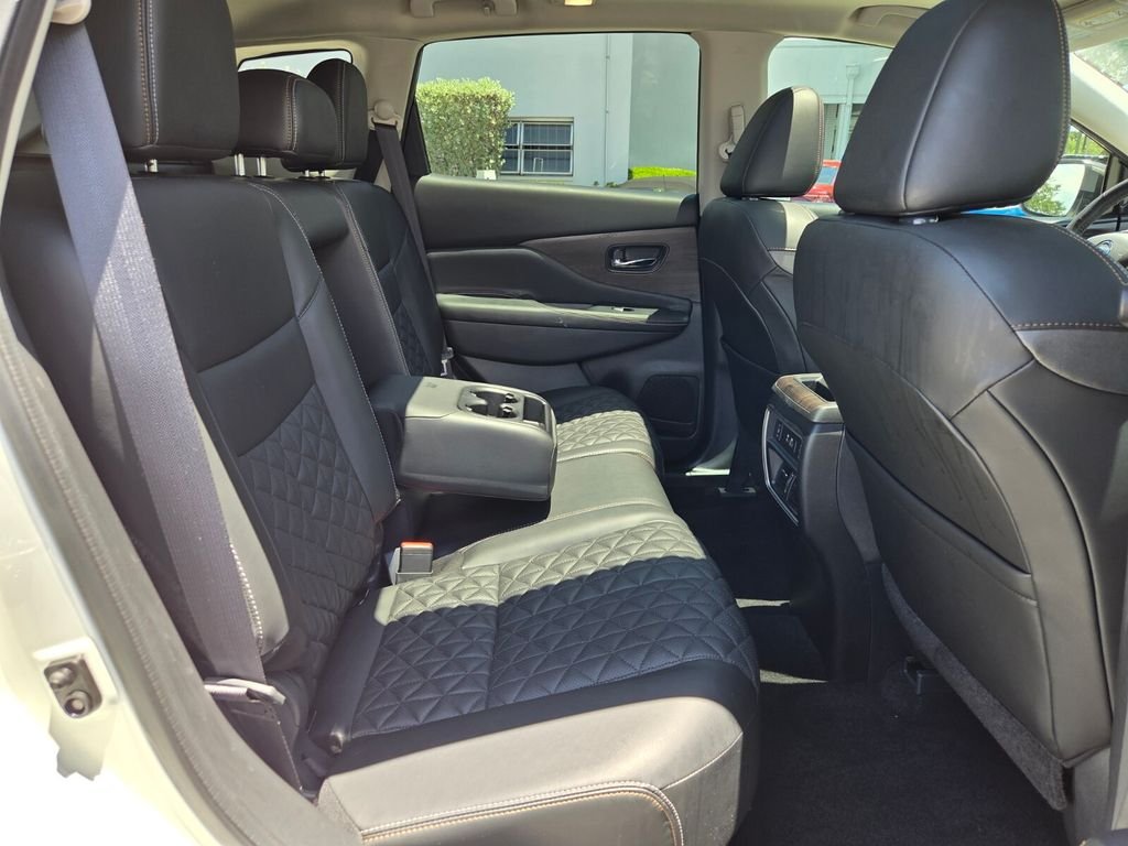 Used 2021 White Nissan Platinum image 19