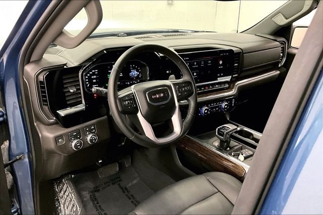 Used 2024 Downpour Metallic GMC Elevation image 16
