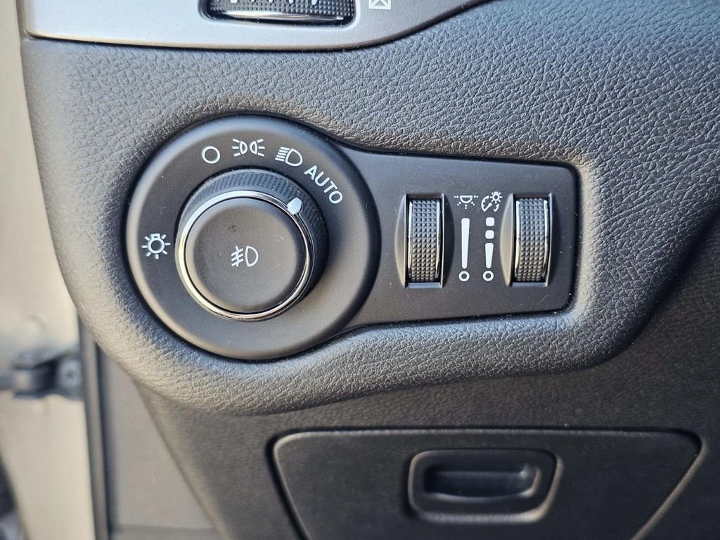 Used 2021 Beige Jeep Latitude Plus image 24