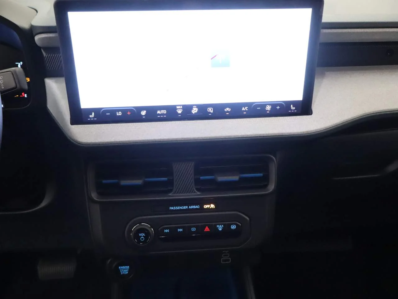 New 2026 Oxford White Ford XLT image 9