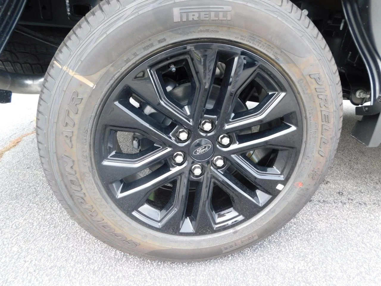 New 2026 Carbonized Gray Metallic Ford XLT image 11