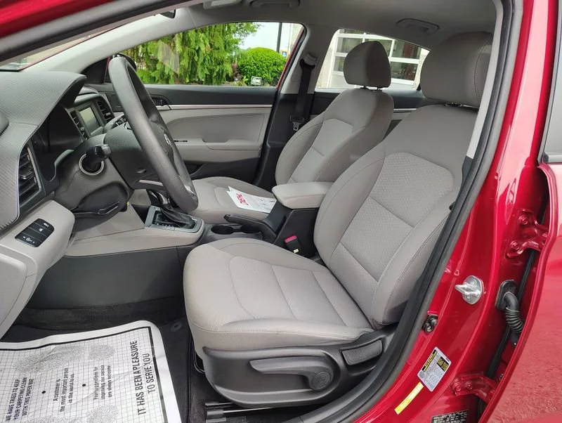 Used 2020 Red Hyundai SE image 12