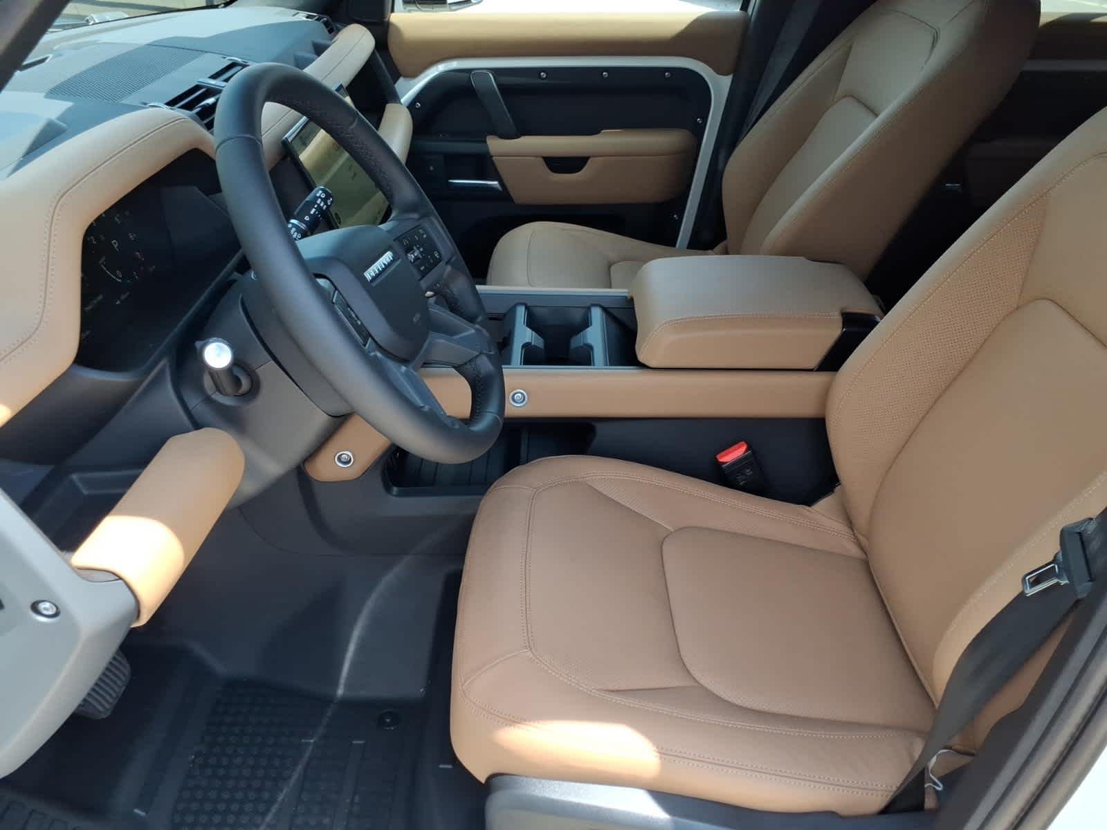 New 2026 Fuji White Land Rover X-Dynamic SE image 8